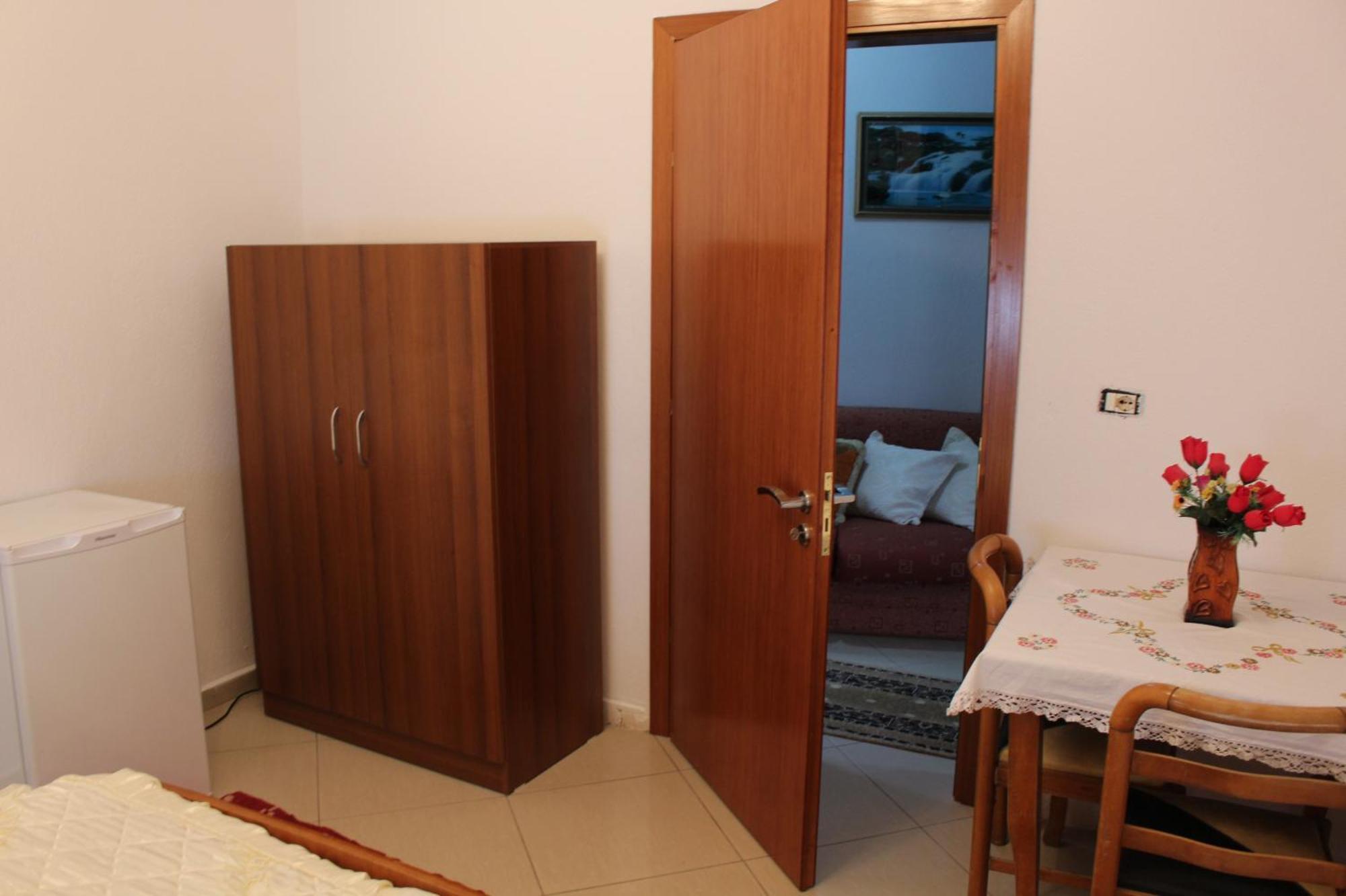 Vila Karagjozi Gjirokastër Exteriör bild