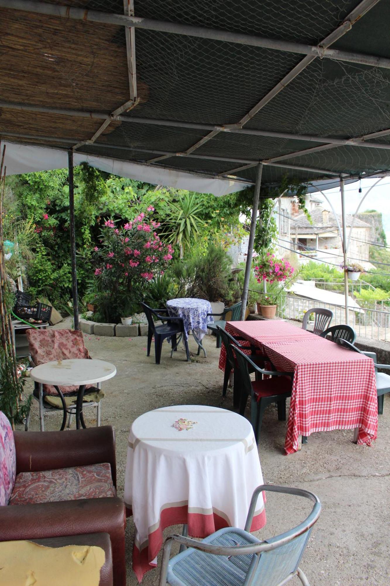 Vila Karagjozi Gjirokastër Exteriör bild