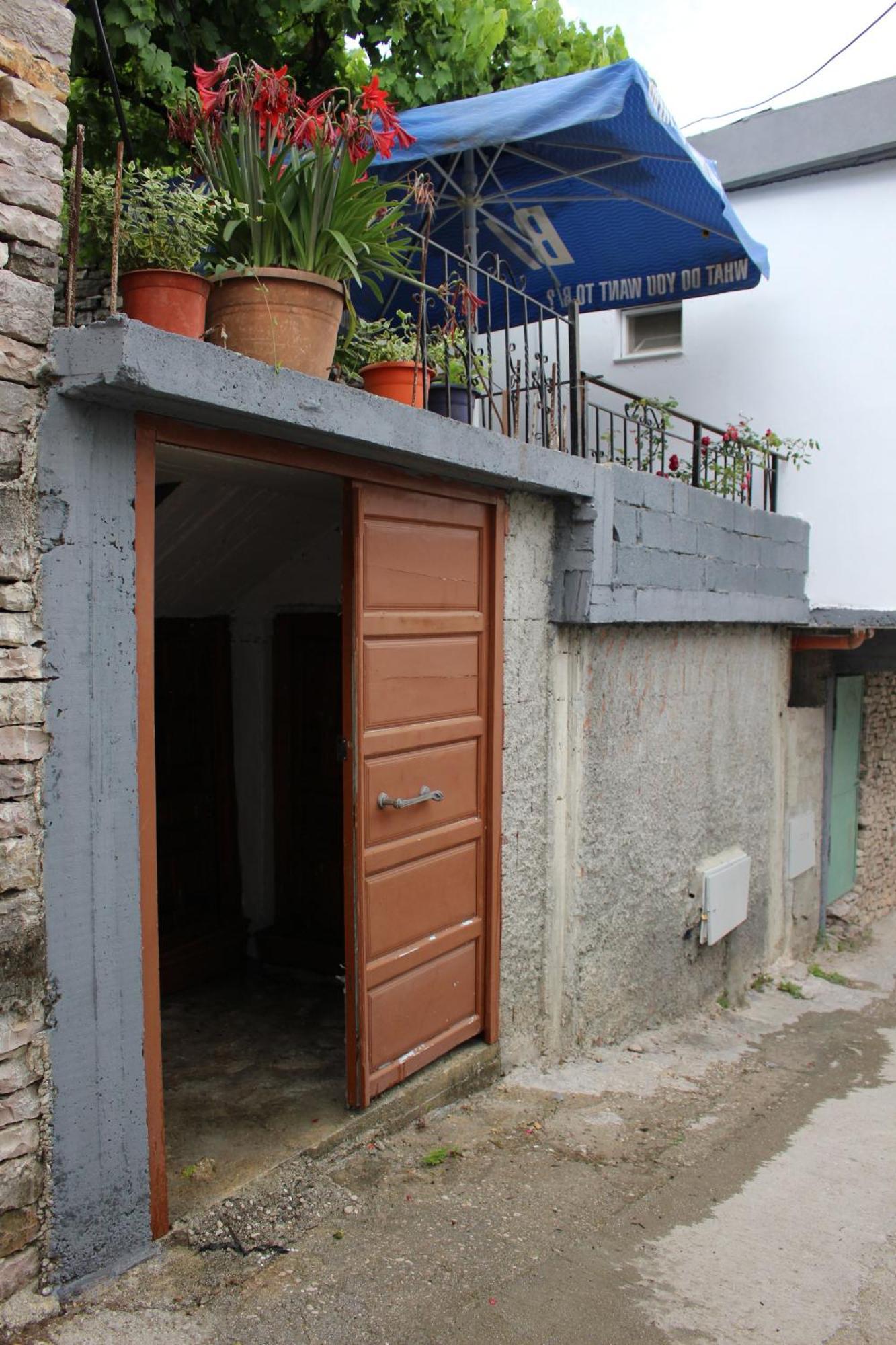 Vila Karagjozi Gjirokastër Exteriör bild