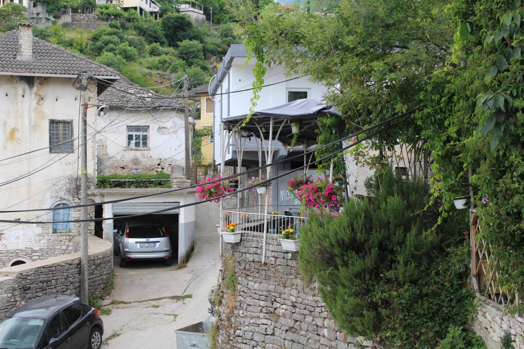 Vila Karagjozi Gjirokastër Exteriör bild